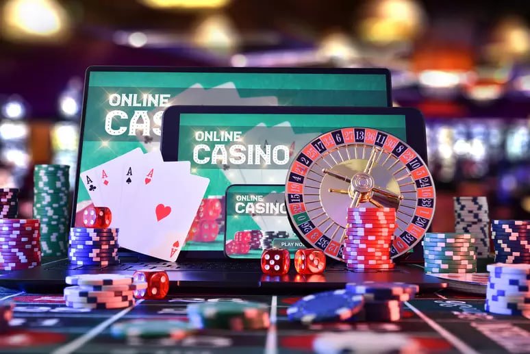 Multiplayer ငါးပစ်ဂိမ်း ကစားသမားများ ပူးပေါင်းကစားနေသည်